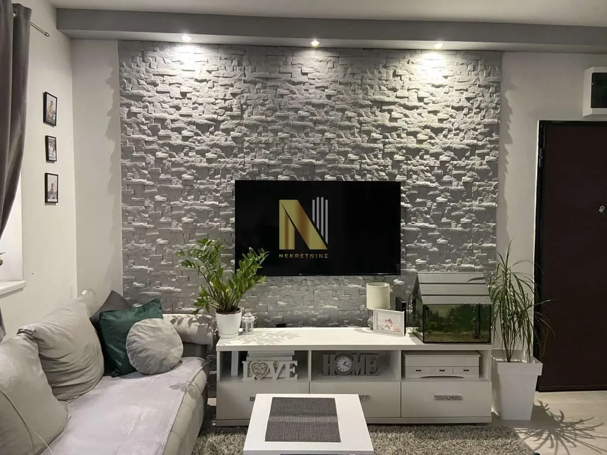 Prodaja, trosoban stan, 67m², Socijalno, Novi Sad Sve Podlokacije