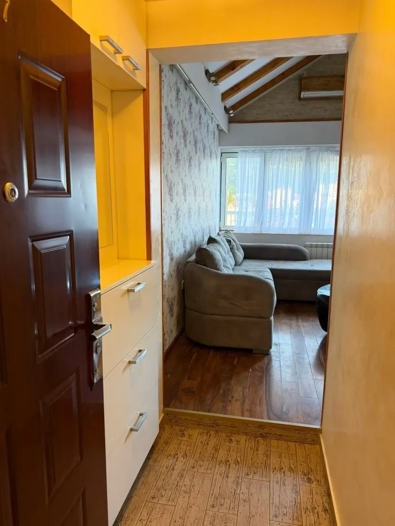 Izdavanje, dvosoban stan, 90m², Centar, Budva
