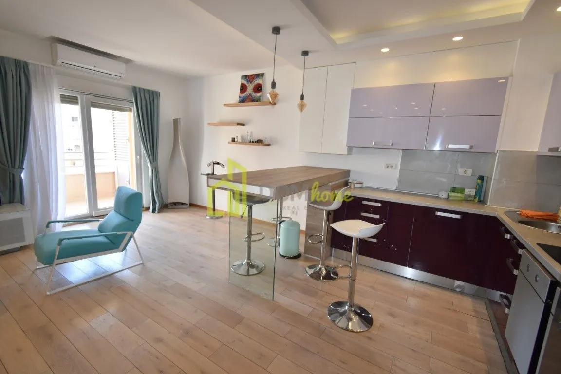 Izdavanje, jednosoban stan, 68m², City Kvart, Podgorica