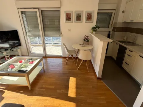 Rent, two bedroom apartment, 63m², City Kvart, Podgorica - image 6