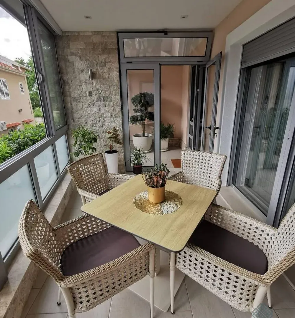 Prodaja, jednosoban stan, 61m², Dobrota, Kotor