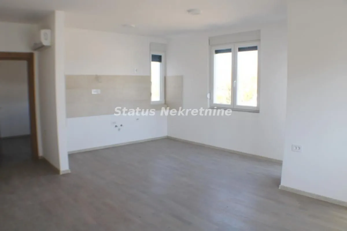 Prodaja, trosoban stan, 77m², Petrovaradin, Novi Sad