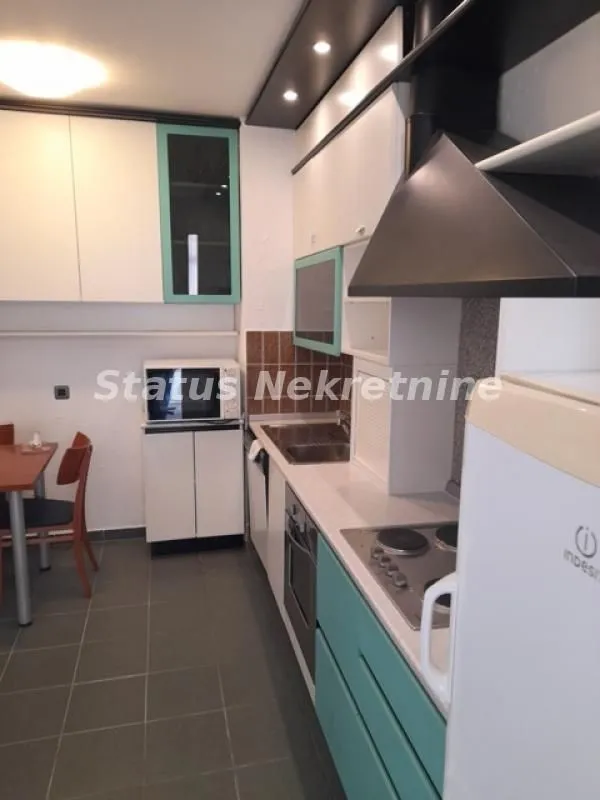 Izdavanje, trosoban stan, 80m², Liman 2, Novi Sad Sve Podlokacije