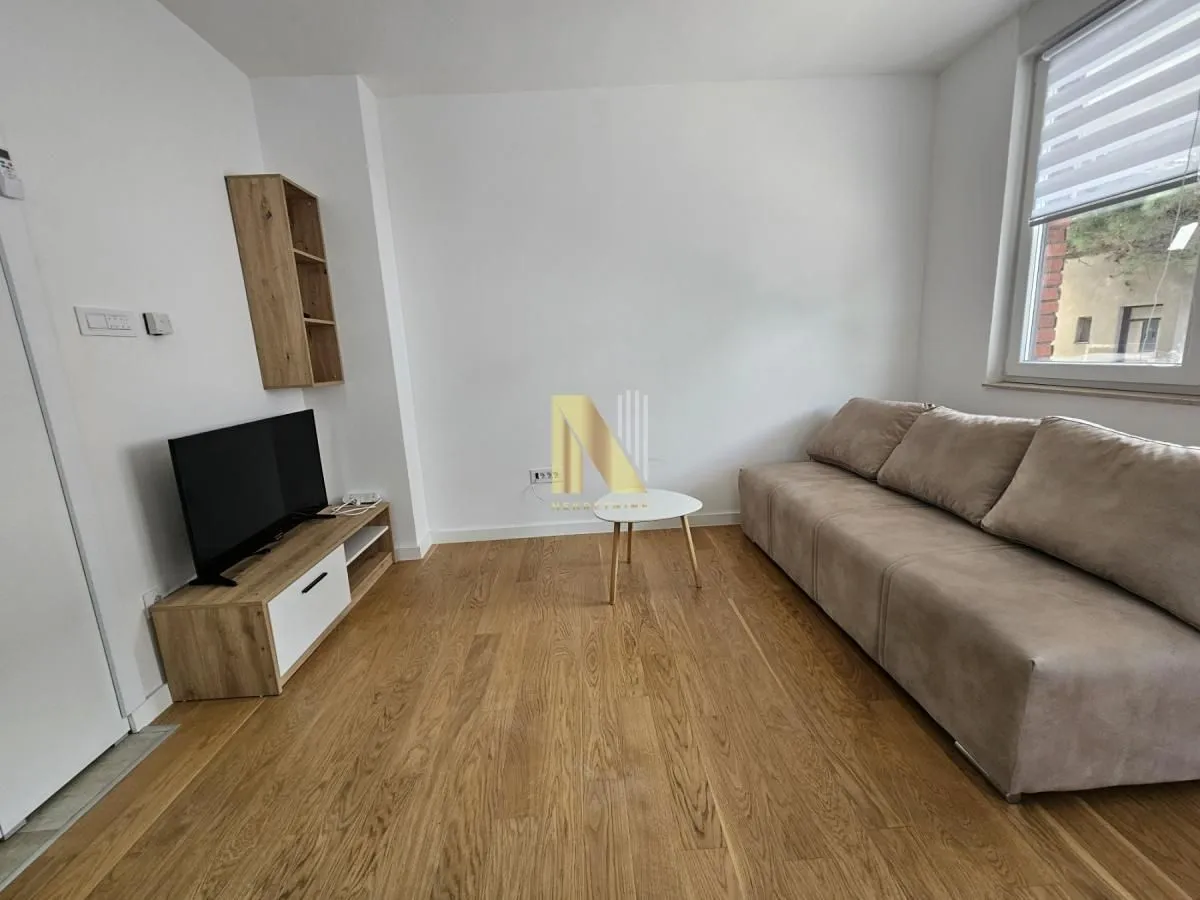 Izdavanje, jednosoban stan, 34m², Bulevar Evrope, Novi Sad Sve Podlokacije