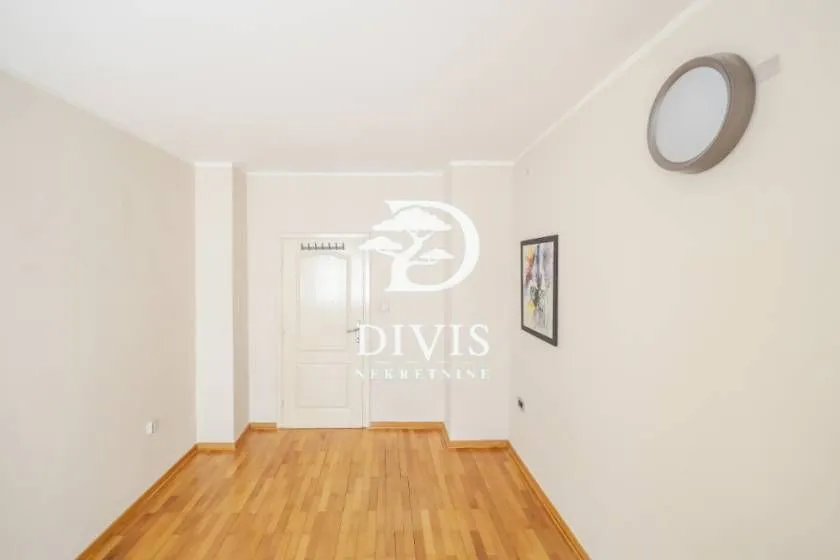 Prodaja, trosoban stan, 68m², Sarajevska, Beograd