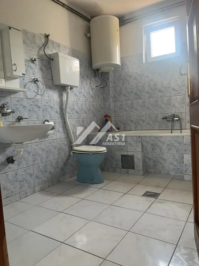 Izdavanje, četvorosoban stan, 100m², Adice, Novi Sad Sve Podlokacije