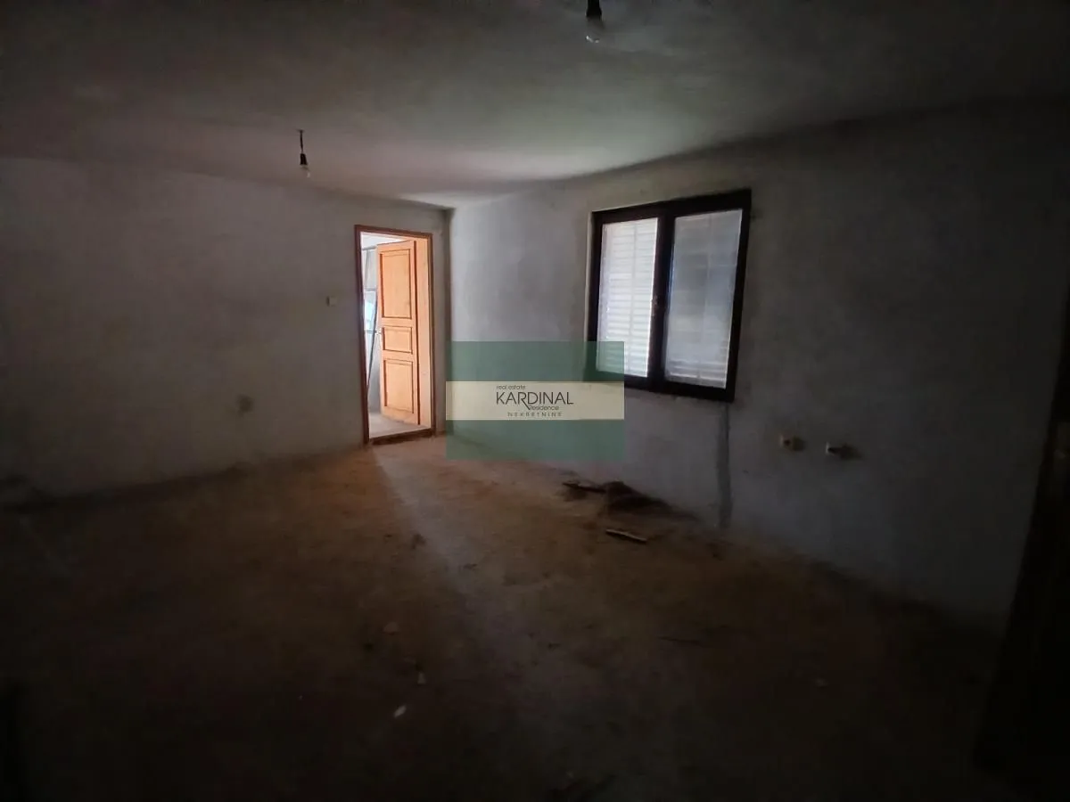 Sale, house, 536m², XI Kongres, Paraćin