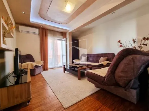 Izdavanje, dvosoban stan, 72m2, Vezirov Most, Podgorica Izdavanje, dvosoban stan, 72m2, Vezirov Most, Podgorica