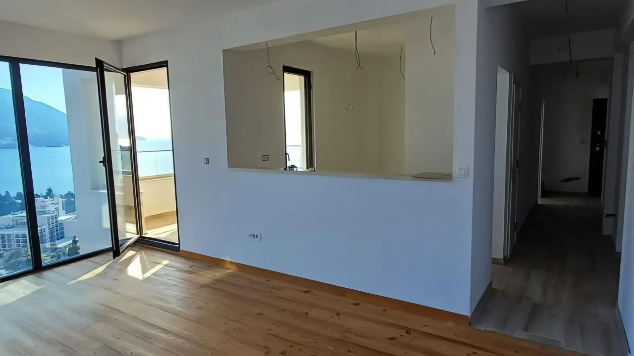 Prodaja, trosoban stan, 90m², Bečići, Budva