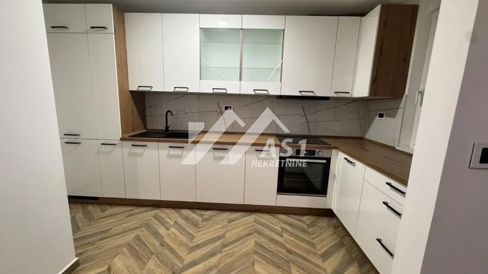 Izdavanje, trosoban stan, 97m², Sremska Kamenica, Petrovaradin