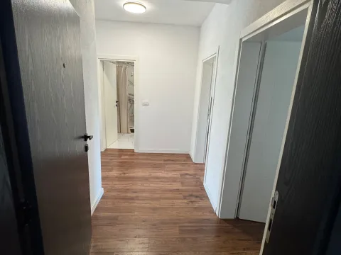 Izdavanje, trosoban stan, 75m², Polje, Bar - image 2