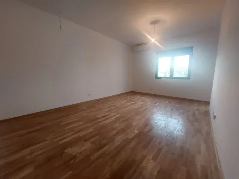 Izdavanje, jednosoban stan, 56m², Zagorič, Podgorica - image 4