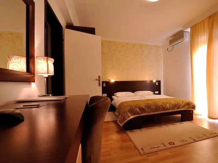 Prodaja, ugostiteljski objekat, 1100m², Petrovac, Budva