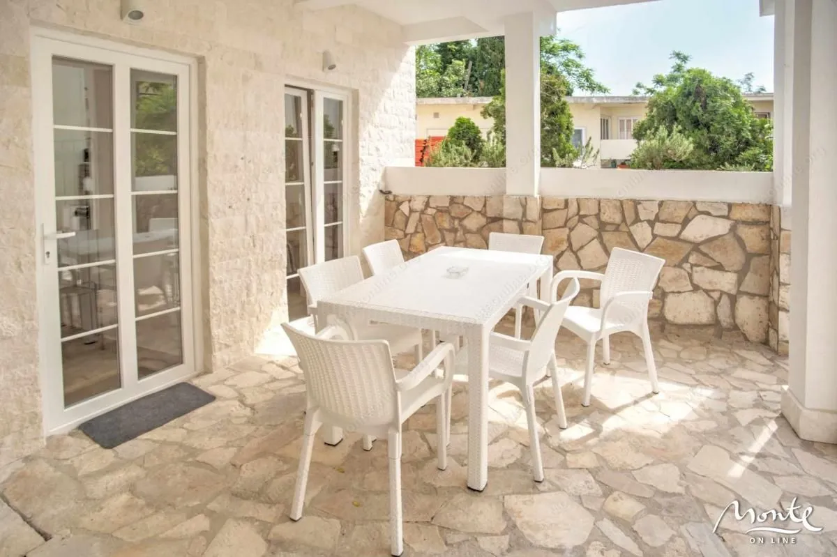 Prodaja, jednosoban stan, 62m², Baošići, Herceg Novi