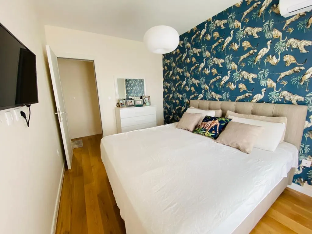 Izdavanje, trosoban stan, 94m², Central Point, Podgorica