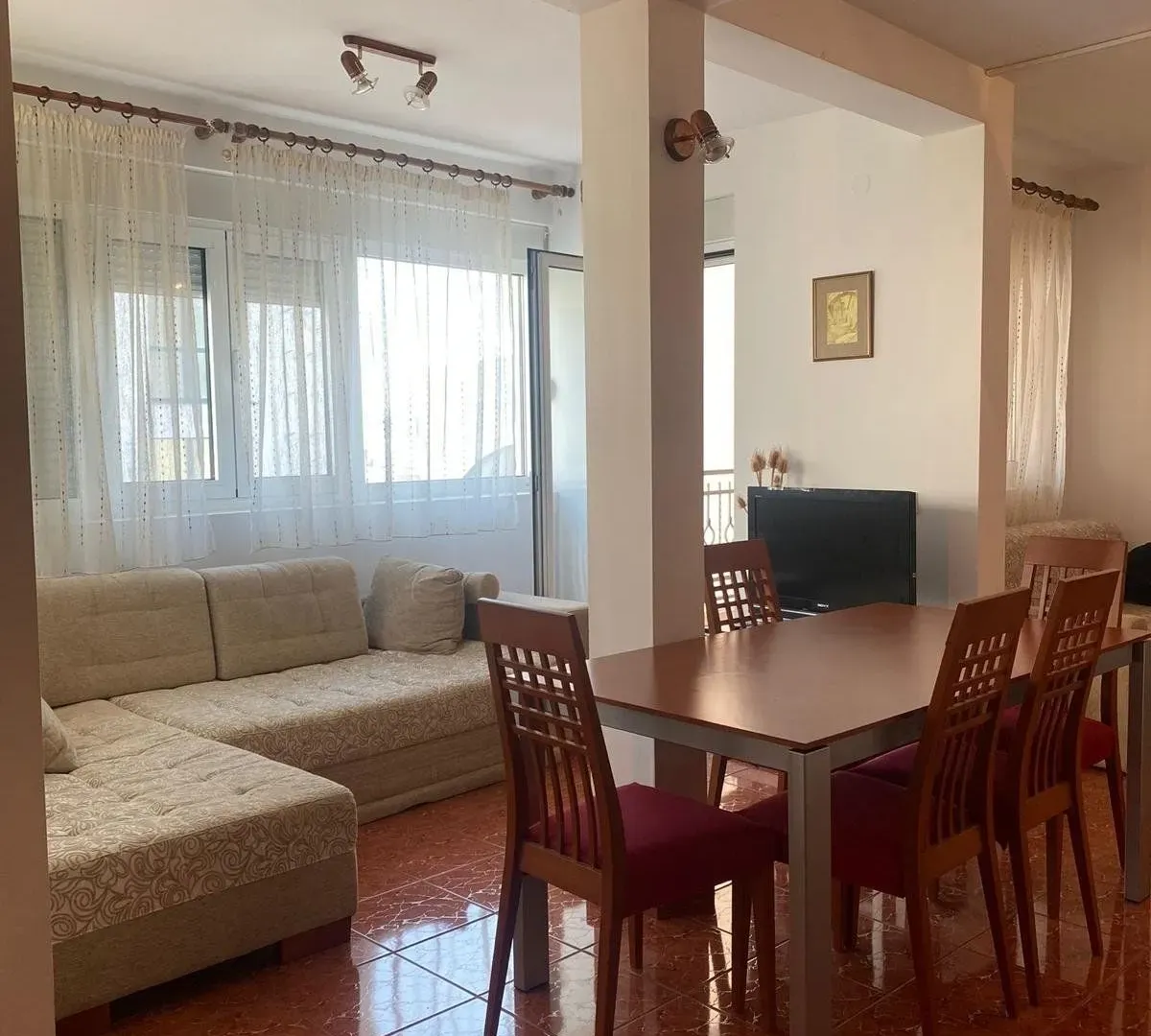 Izdavanje, jednosoban stan, 62m², Bečići, Budva