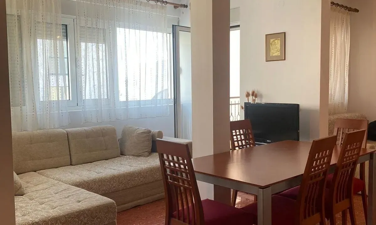 Izdavanje, jednosoban stan, 62m², Bečići, Budva