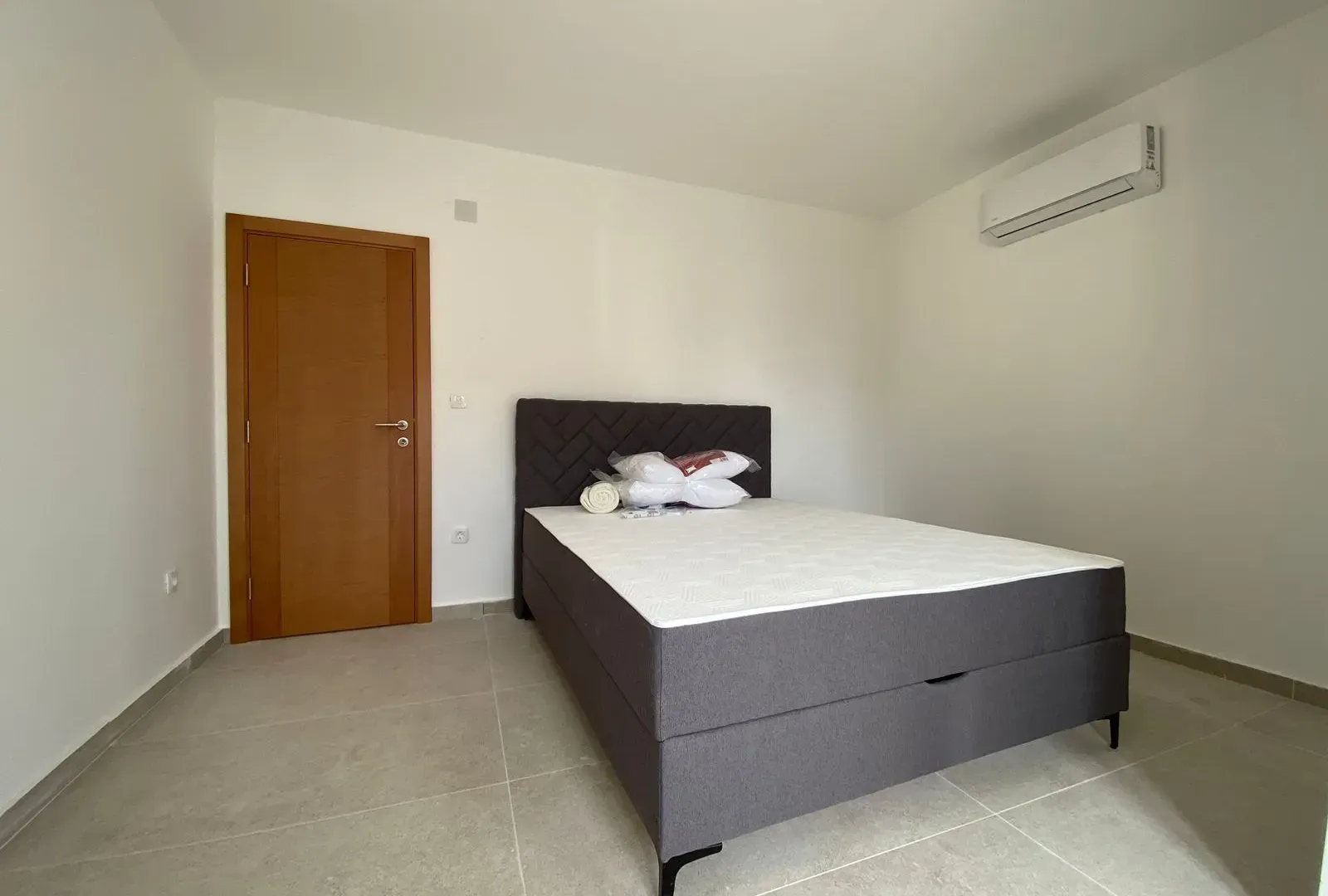 Rent, two bedroom apartment, 80m², Dumidran, Tivat