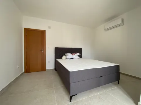 Izdavanje, dvosoban stan, 80m², Dumidran, Tivat - image 14