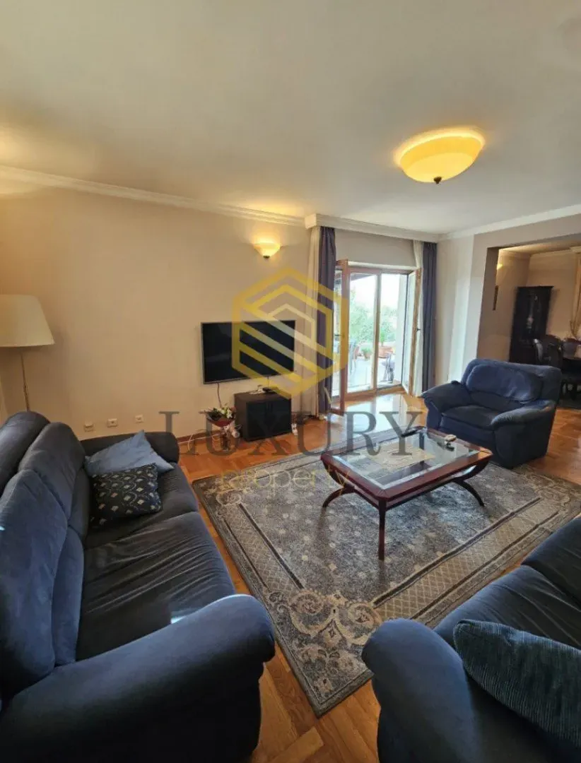 Izdavanje, kuća, 300m², Masline, Podgorica