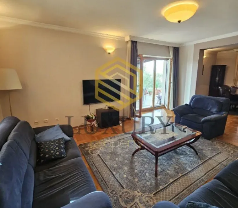 Izdavanje, kuća, 300m², Masline, Podgorica