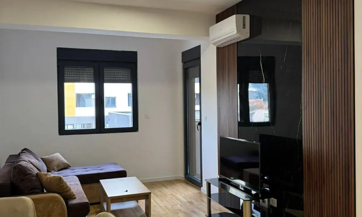 Izdavanje, jednosoban stan, 43m², Stari Aerodrom, Podgorica