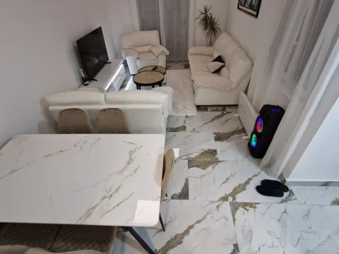 Izdavanje, jednosoban stan, 98m², Đenovići, Herceg Novi - image 6