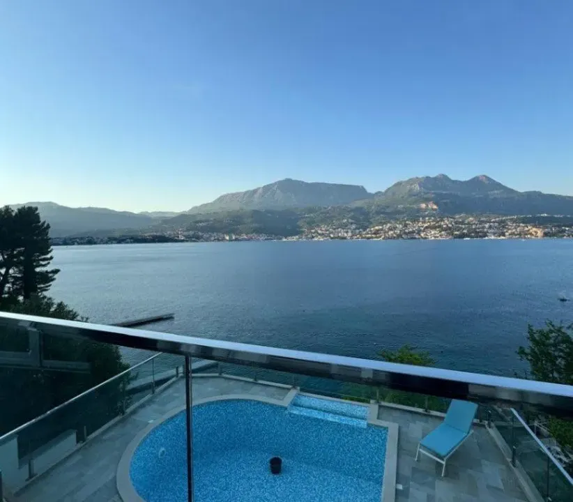 Prodaja, kuća, 285m², Njivice, Herceg Novi