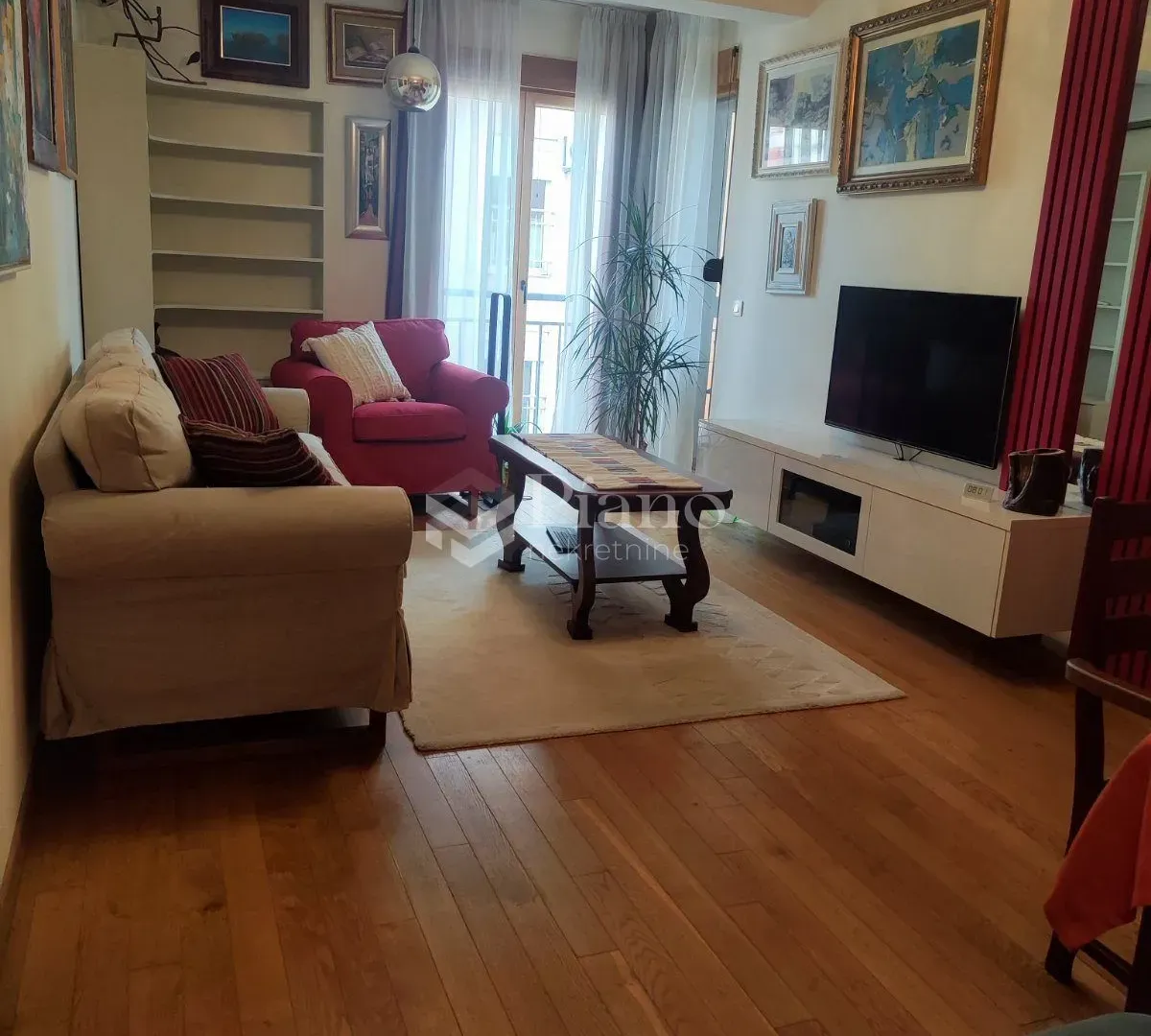 Izdavanje, dvosoban stan, 62m², Podgorica, Crna Gora