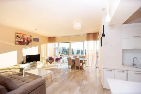 Izdavanje, dvosoban stan, 85m², Tre Canne, Budva - image 2