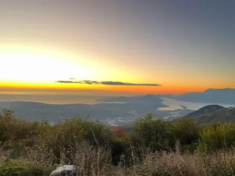 Zemljište in Njeguši