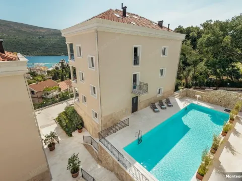 Sale, three bedroom apartment, 141m², Herceg Novi, Crna Gora - image 11