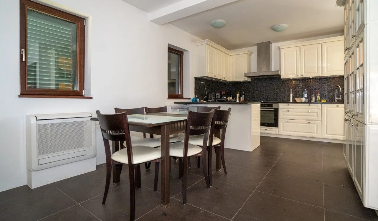 Prodaja, kuća, 121m², Tivat, Crna Gora