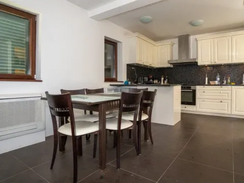 Prodaja, kuća, 121m², Tivat, Crna Gora - image 4
