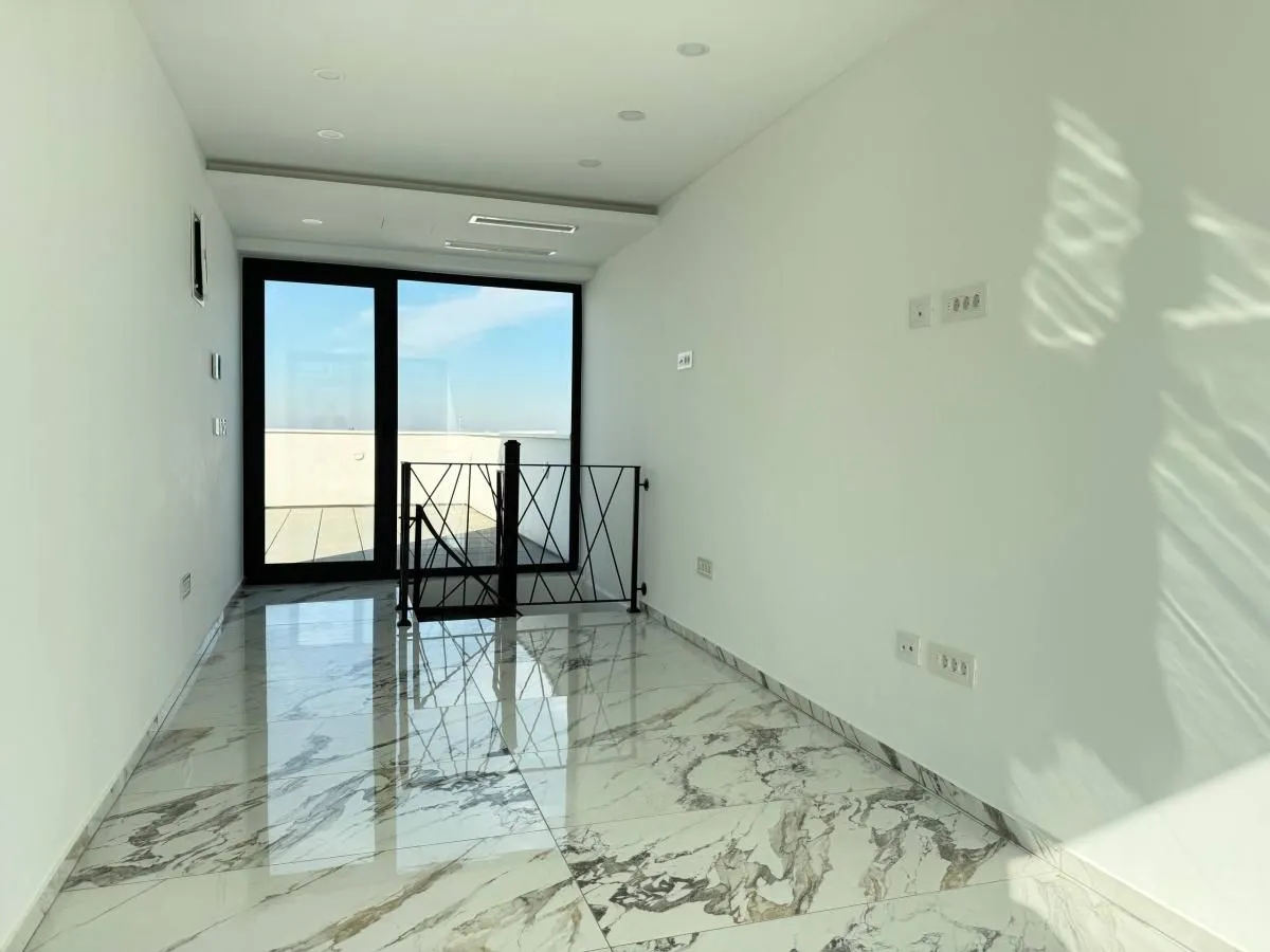 Izdavanje, kuća, 244m², Sremska Kamenica, Petrovaradin