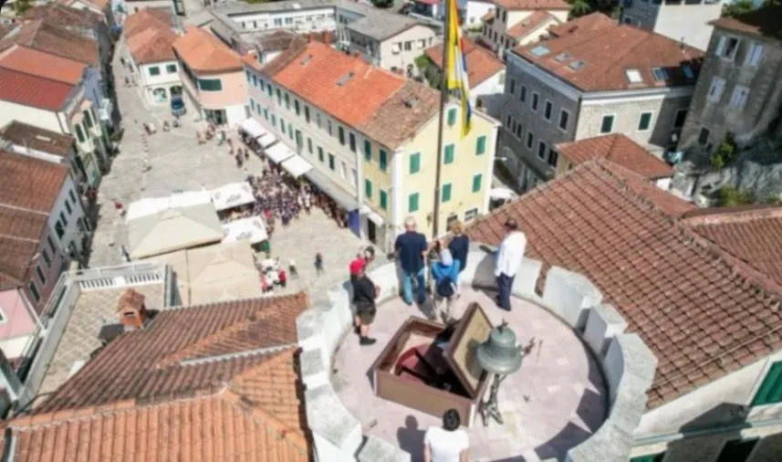 Izdavanje, dvosoban stan, 50m², Stari Grad, Herceg Novi