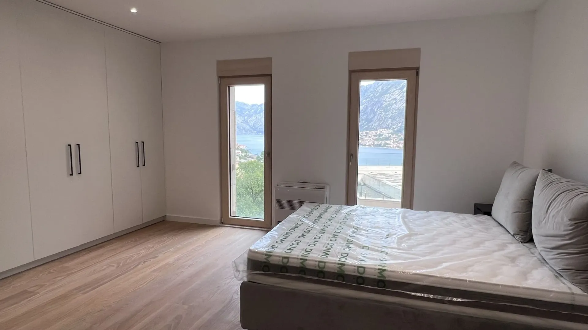 Sale, five bedroom apartment, 198m², Kotor, Crna Gora