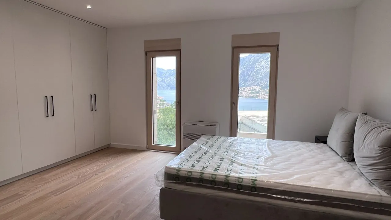 Sale, five bedroom apartment, 198m², Kotor, Crna Gora