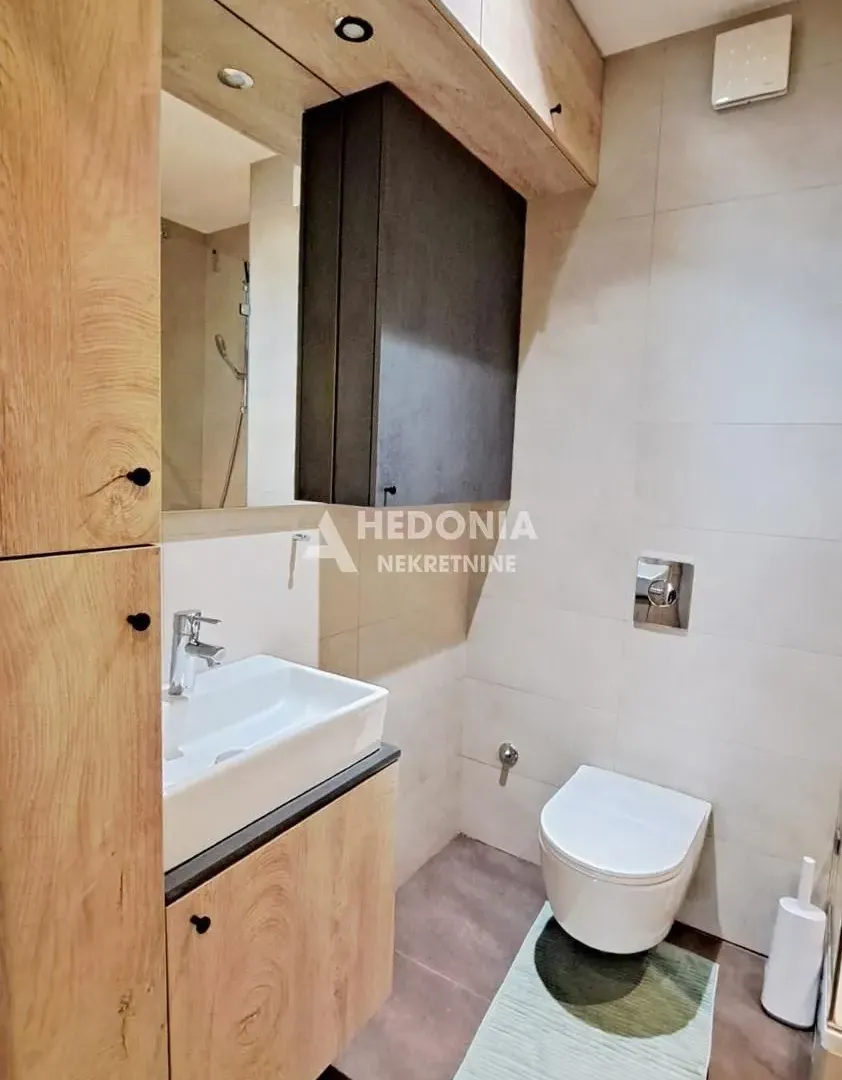 Prodaja, trosoban stan, 83m², Novi Beograd Blok 65, Novi Beograd Sve Podlokacije