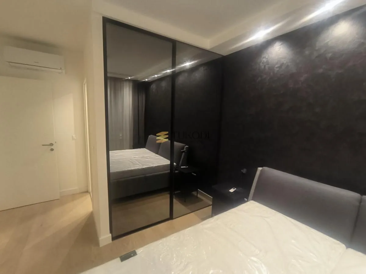 Izdavanje, dvosoban stan, 75m², Savski Venac, Beograd