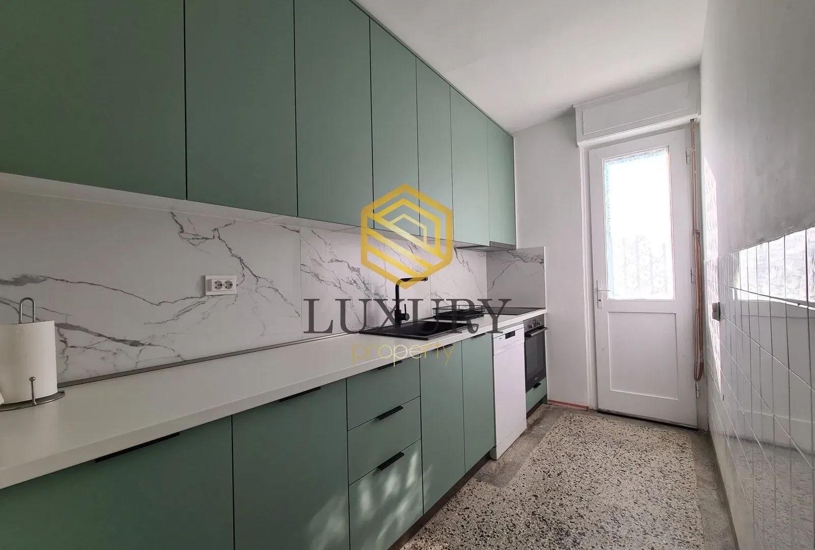 Izdavanje, dvosoban stan, 65m², Stara Varoš, Podgorica