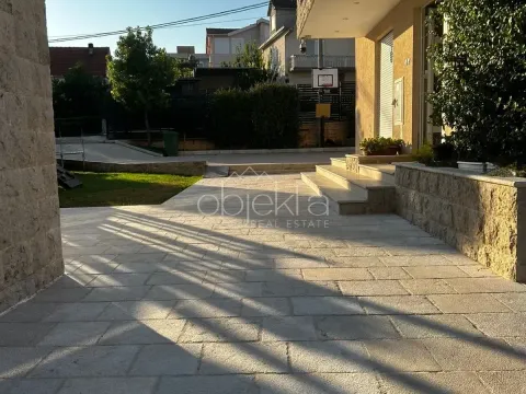 Rent, house, 220m², Tivat, Crna Gora - image 3