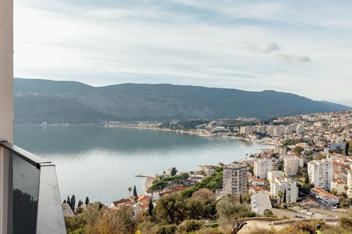 Prodaja, trosoban stan, 119m², Herceg Novi, Crna Gora