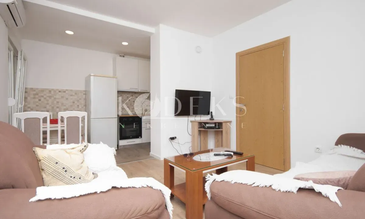 Izdavanje, dvosoban stan, 68m², Gintaš, Podgorica