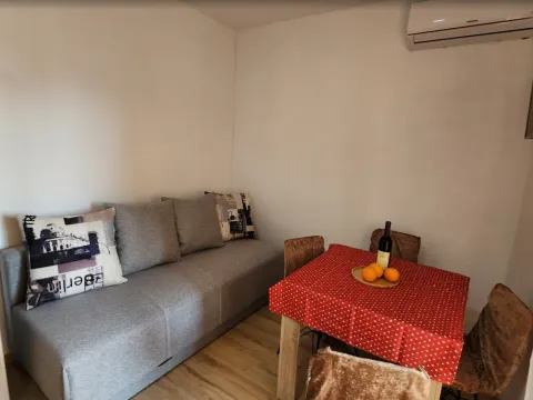 Rent, one bedroom apartment, 55m², Šušanj, Bar - image 4