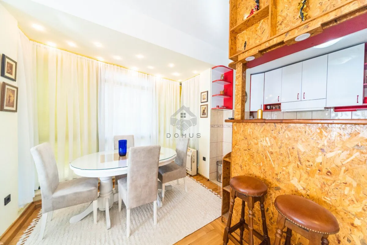 Izdavanje, dvosoban stan, 76m², Centar, Podgorica