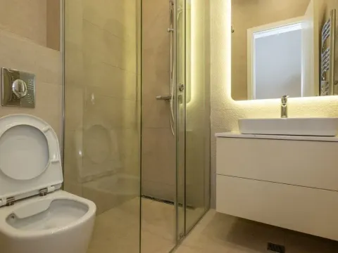 Izdavanje, trosoban stan, 205m², Podgorica, Crna Gora - image 12