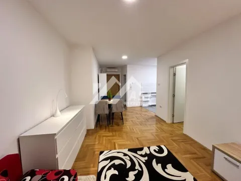 Izdavanje, trosoban stan, 52m², Centar, Novi Sad - image 3