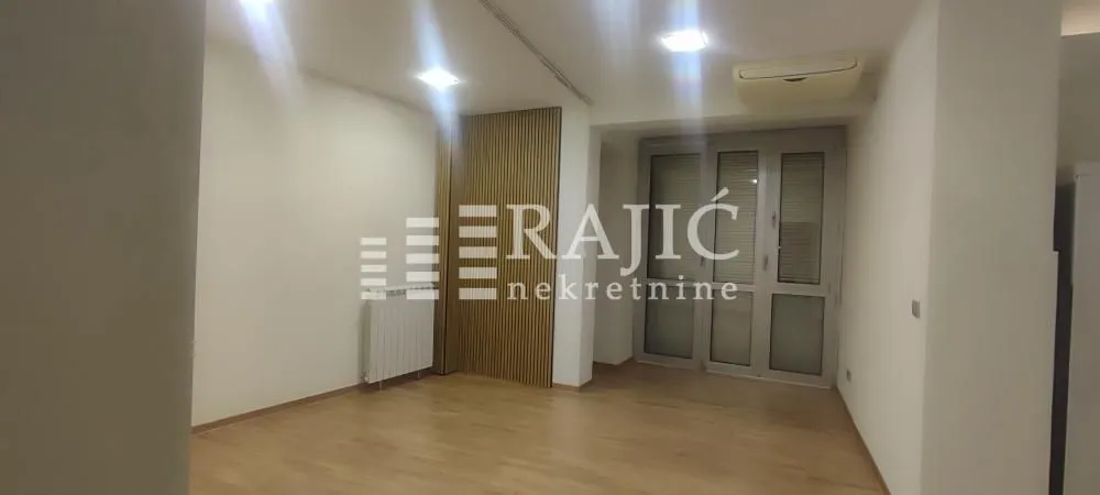 Empty room with hardwood floors and an agency watermark.