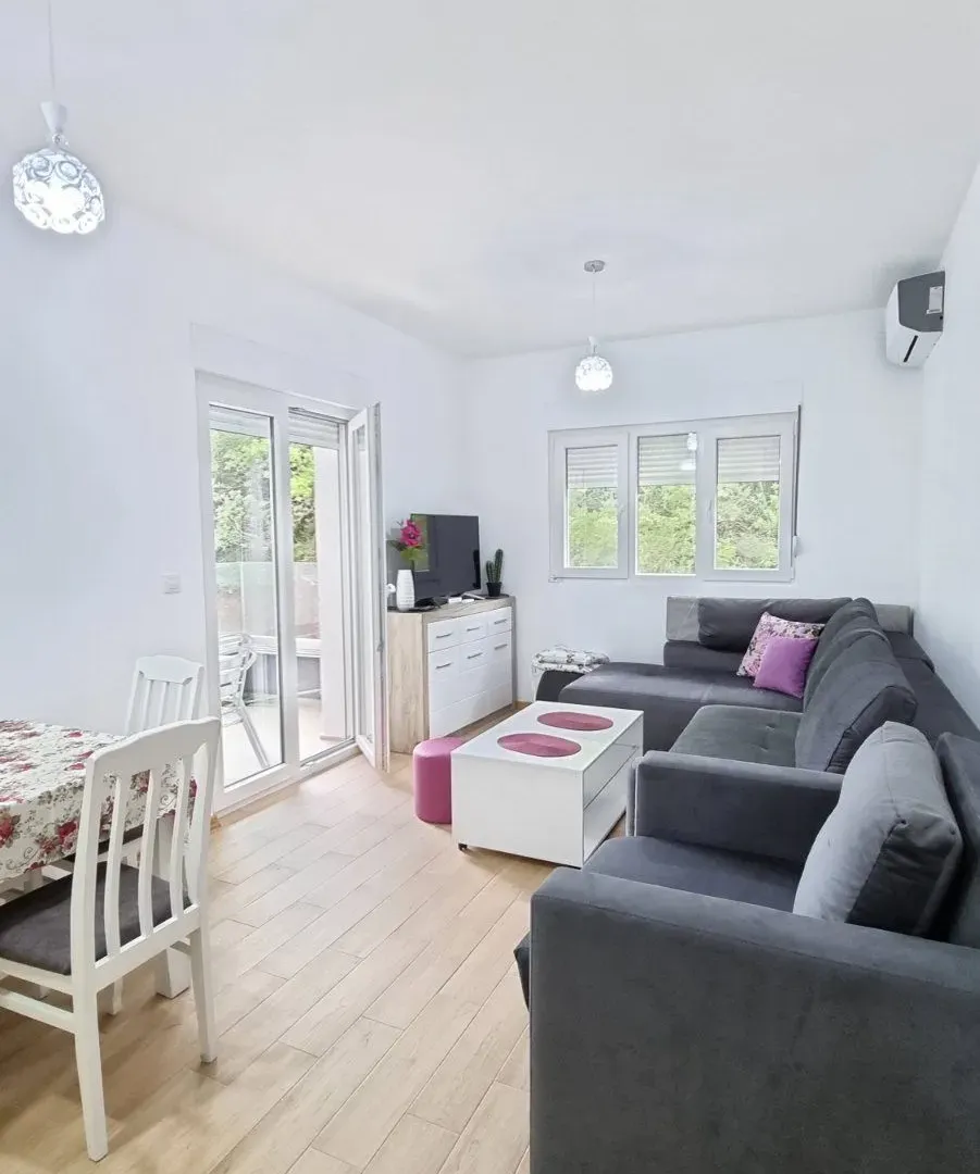 Izdavanje, garsonjera, 30m², Budva, Crna Gora